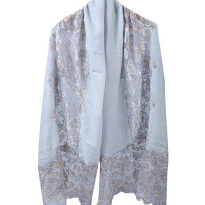 Cashmere and chantilly stole